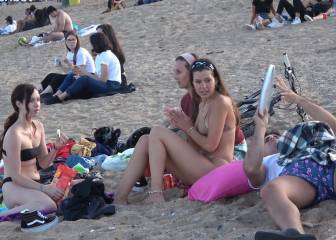 Cámara oculta: se duerme en toallas ajenas y la gente no da crédito