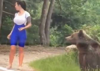 Esta chica se acerca a un oso para hacerse una foto: no fue buena idea