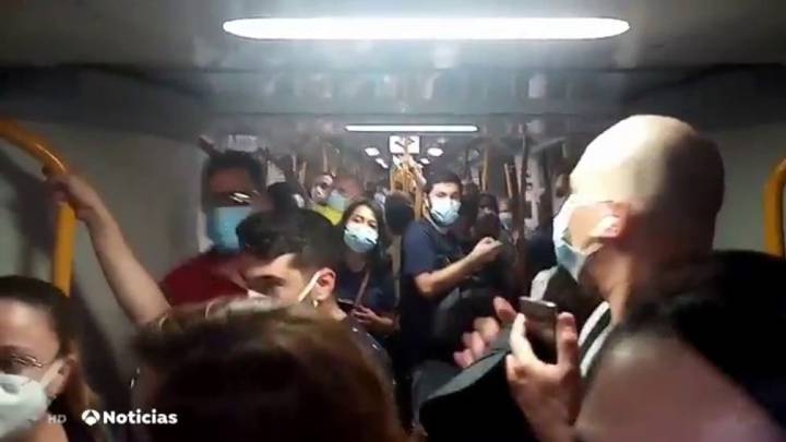 Indignación en redes por esta preocupante imagen en el Metro de Madrid: “Esto es intolerable”