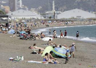 Detienen a una pareja por mantener relaciones delante de niños en una playa de Málaga