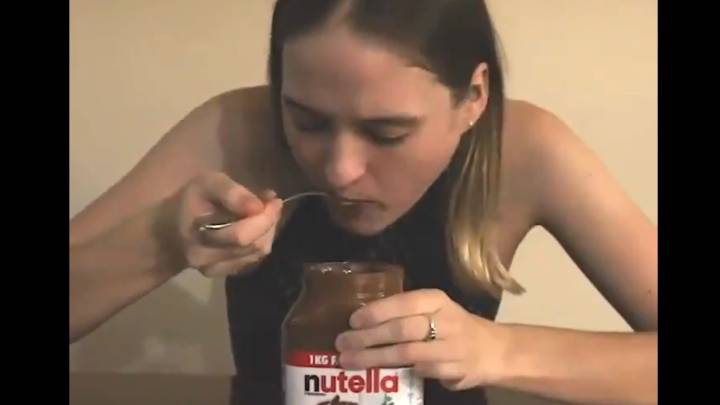 Una chica se come un bote de Nutella en cuatro minutos y desata las críticas