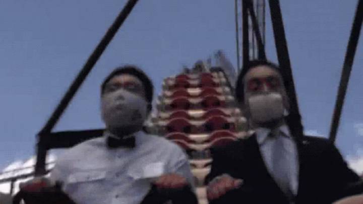 Así es montar en una montaña rusa en Japón: sin gritar para evitar contagios
