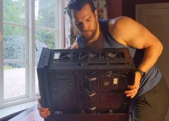 Henry Cavill montando su PC va camino de ser uno de los vídeos del verano