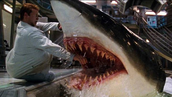 Esta película china de 'Tiburones de sangre' apunta a ser una buena heredera de 'Sharknado'