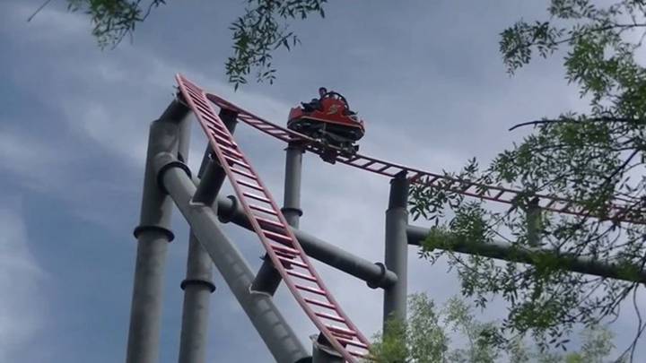 Rescatan a diez personas tras un fallo en una monta?a rusa en Madrid