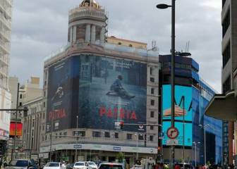 Fernando Aramburu carga contra el cartel promocional de ‘Patria’: 