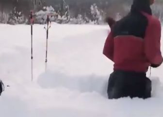 El gran susto de unos esquiadores que se topan con esta 'bestia': el vídeo lleva 1M de visitas...