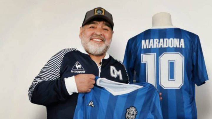 Se dispara la venta de camisetas de Maradona a precios desorbitados