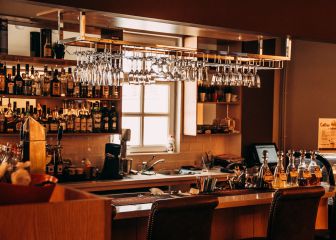 Un cliente deja una propina de 3.000 dólares en un bar en crisis por el coronavirus