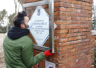Vuelve a lucir en Madrid la placa en homenaje a ‘La Veneno’