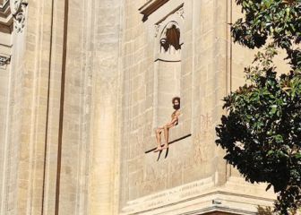 La inesperada foto de la Catedral de Granada con un 'intruso' desnudo