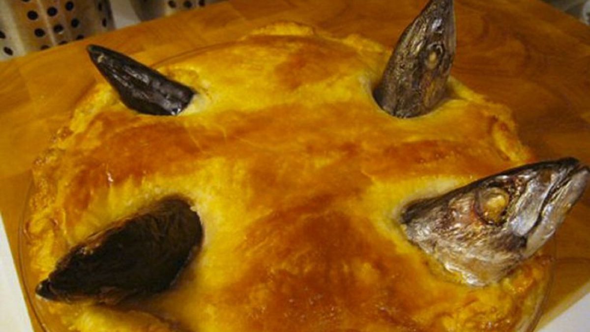 Stargazy Pie: el pastel británico con cabezas de pez que no querras ver