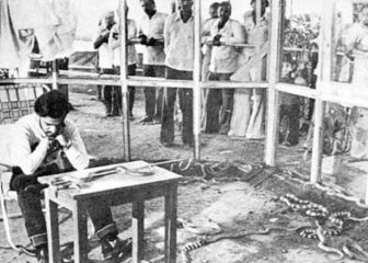 La historia del hombre que pasó 72 horas con 72 serpientes y ver si le mordían