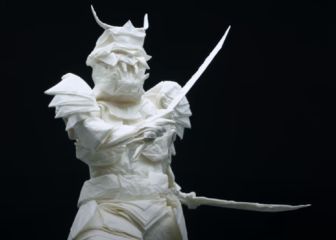Este samurái de origami está hecho con una única hoja de papel
