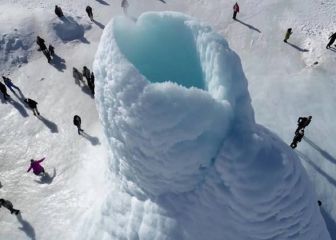 Este 'volcán' de hielo único en Kazajistán está atrayendo a turistas de todas partes
