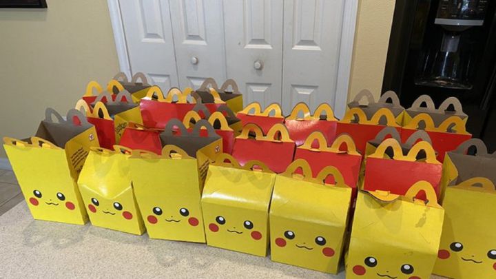 McDonald's lanza unos Happy Meal especiales de Pokémon... por los que se pelean los adultos