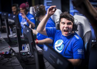 Michael Phelps concede a Coldzera el premio al mejor jugador