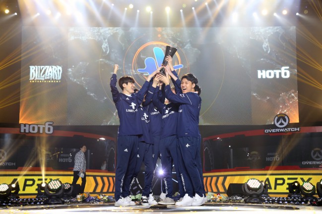 Los jugadores de Lunatic-Hai, equipo campeón de la segunda temporada de APEX, son ídolos de masas en Corea del Sur