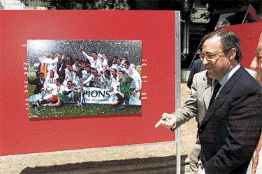 El Madrid, elegido mejor equipo del mundo en 2002 por los lectores del diario L'Equipe