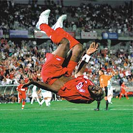 El Liverpool de Benítez ya golea con Cissé de estrella