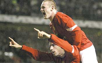 Hat-trick de Rooney en su debut con el United