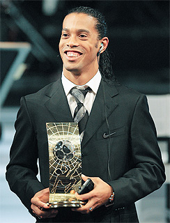 La FIFA corona a Ronaldinho como el mejor jugador de 2004