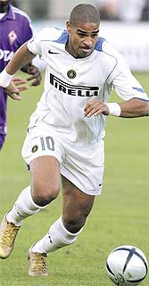 Adriano es el sueño de Florentino para 2005