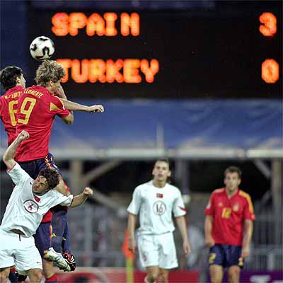 España pasa a cuartos tras golear a Turquía
