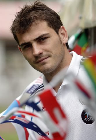 Iker Casillas: "Raúl es un ejemplo"