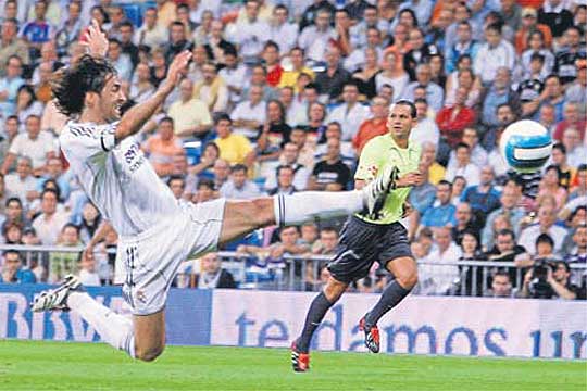 Raúl: 327 días sin marcar un gol oficial con el Madrid