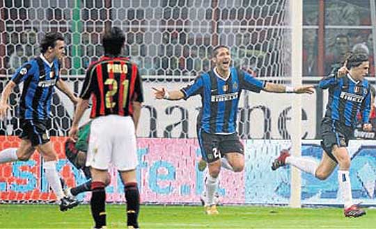 El Inter se lleva el derby de los goles y las tarjetas