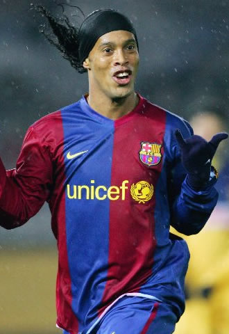 Ronaldinho: "Me siento como si jugara en Barcelona"