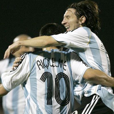 Argentina asegura los cuartos y deja virtualmente fuera a Colombia
