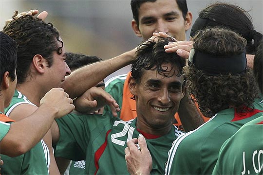 México destroza con goleada el sueño paraguayo y pasa a semifinales