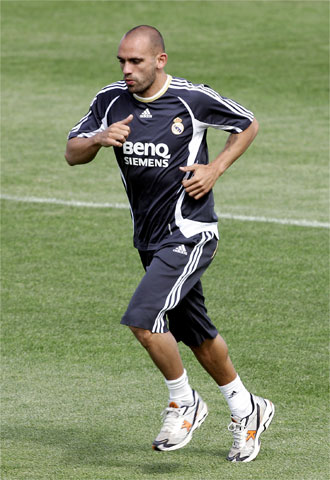Raúl Bravo jugará en Olympiakos hasta 2011