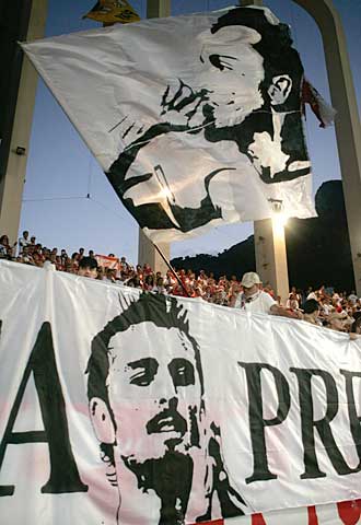 Sentido homenaje a Antonio Puerta en los prolegómenos del partido