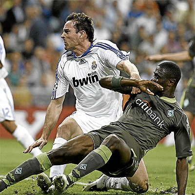 Metzelder sufrió un golpe y Pepe vuelve ante el Valladolid