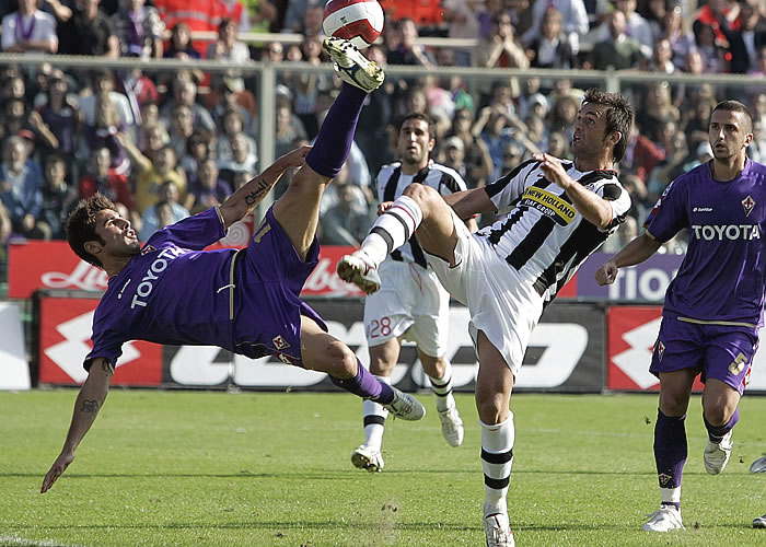 Fiorentina y Juventus empatan y hacen al Inter más líder