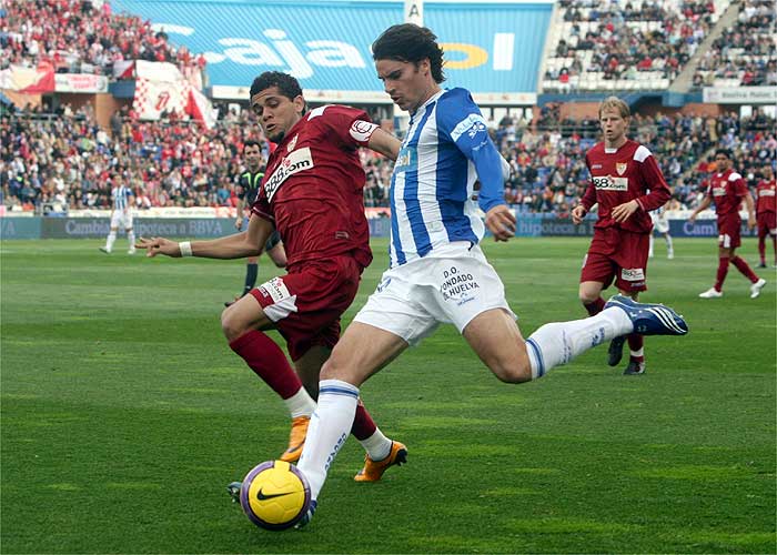 El Sevilla recurre la tarjeta a Alves