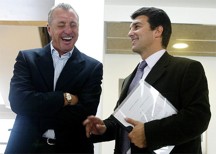 Cruyff: "El Barcelona tiene que luchar por los dos títulos sin excusas"