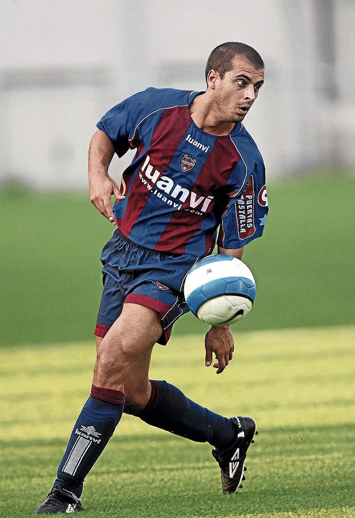 Juanma, centrocampista del Levante, primer objetivo para la 2008-09