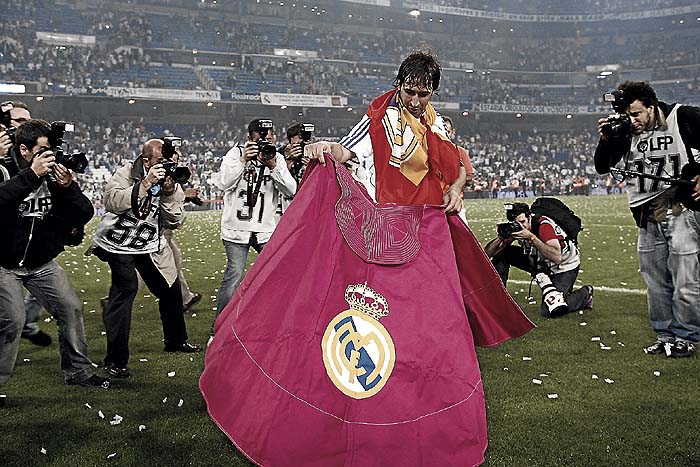 Raúl ha celebrado en el Bernabéu sus cinco Ligas