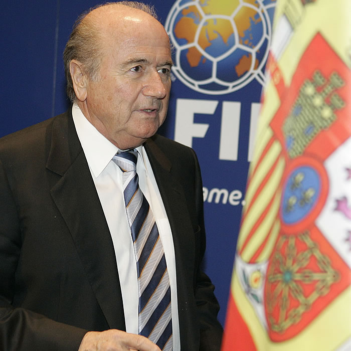 Blatter: "Animo a España a pedir el Mundial de 2018"