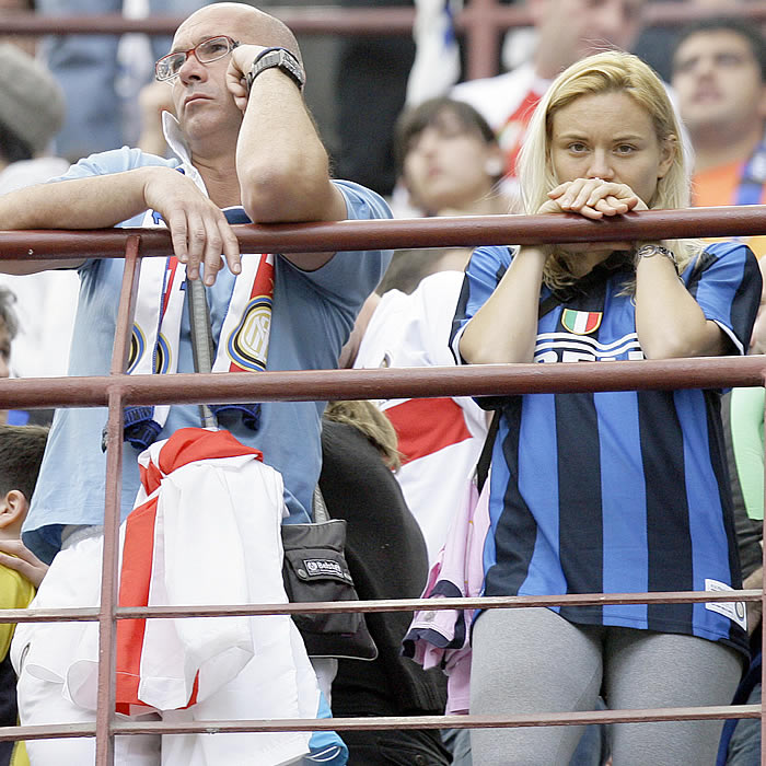 Hinchas del Inter increpan a los jugadores y les mandan "ir a trabajar"