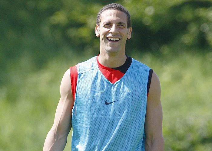 Rio Ferdinand renueva con el Manchester por otras cinco temporadas