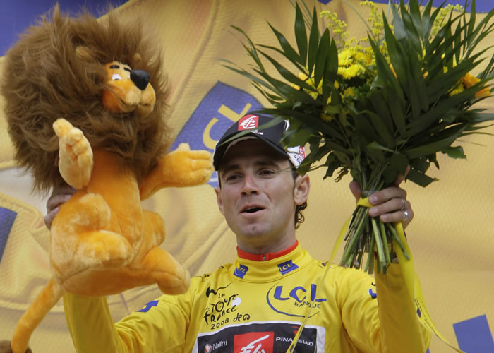 Valverde: "Llevar el maillot amarillo es algo grande"