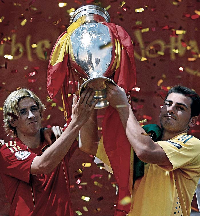 Torres y Casillas ya son favoritos al Balón de Oro