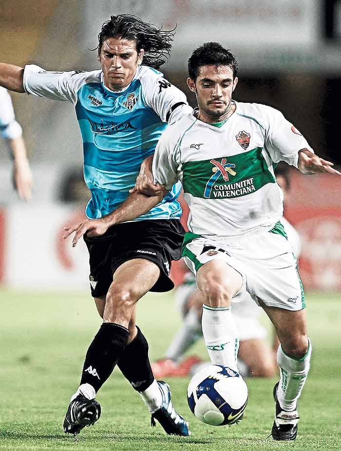 El Betis impone su pegada y pierde a Edu para un mes