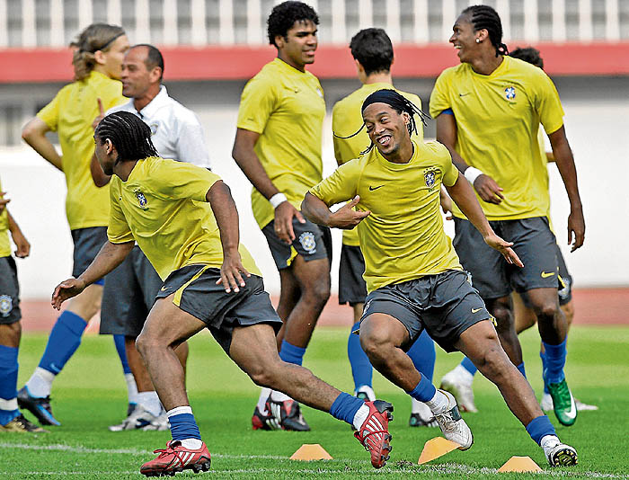 Messi-Ronaldinho, duelo por una plaza en la final olímpica