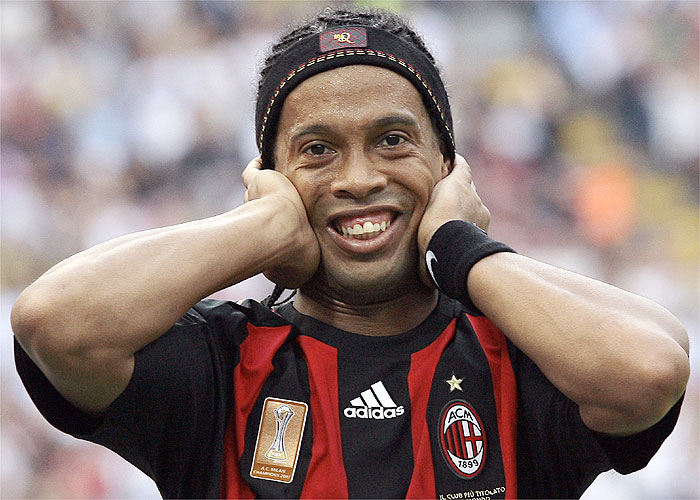 Ronaldinho se estrena con derrota